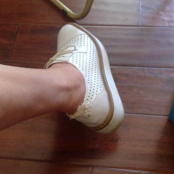 Nine West Shoes - *Flawed* Nine West Womens Vermin Oxford Lace Up Perforated White Wedged Shoe